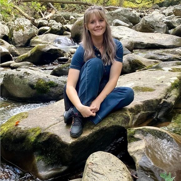 Meet your Posher, Heather - Picture 1 of 1